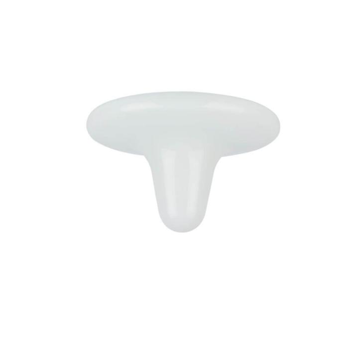 DRIP est une série de plafonniers en verre opalin blanc au design original rappelant une goutte d'eau. Un jeu visuel se crée entre les trois plafonniers, dont la goutte est plus ou moins basse.